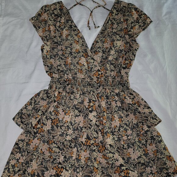 American Eagle Dresses & Skirts - American Eagle V Neck Floral Dress
